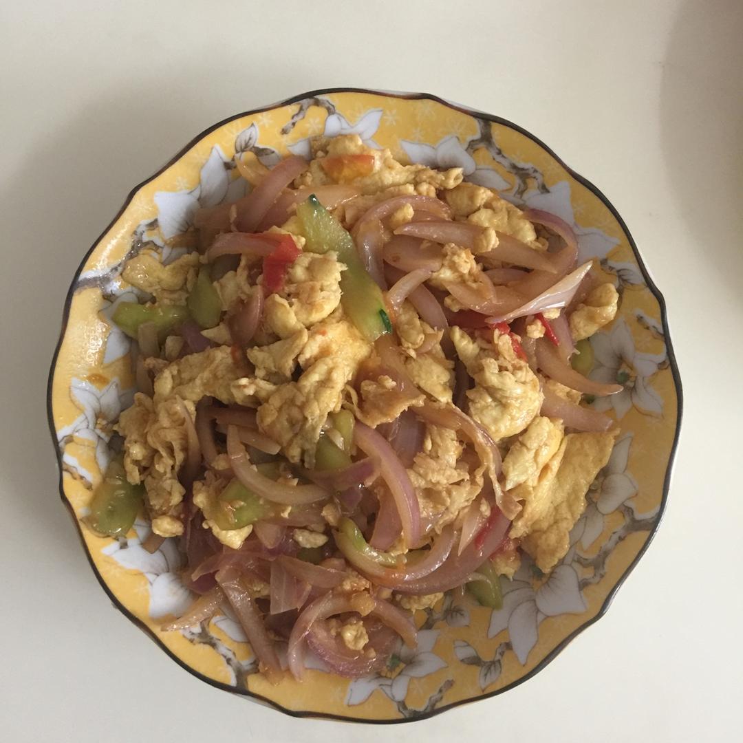 黄瓜洋葱炒鸡蛋