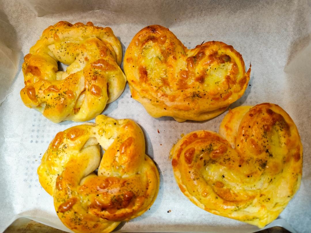 新手必学的6款包馅面包整形方法，你会几种？