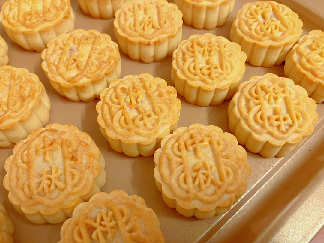广式月饼—蛋黄莲蓉月饼