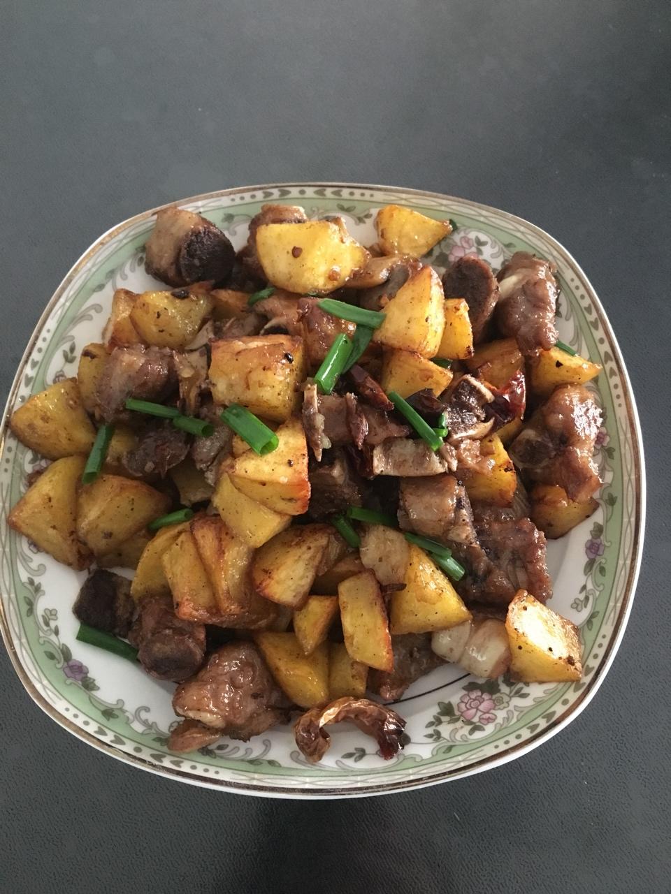 土豆烧排骨