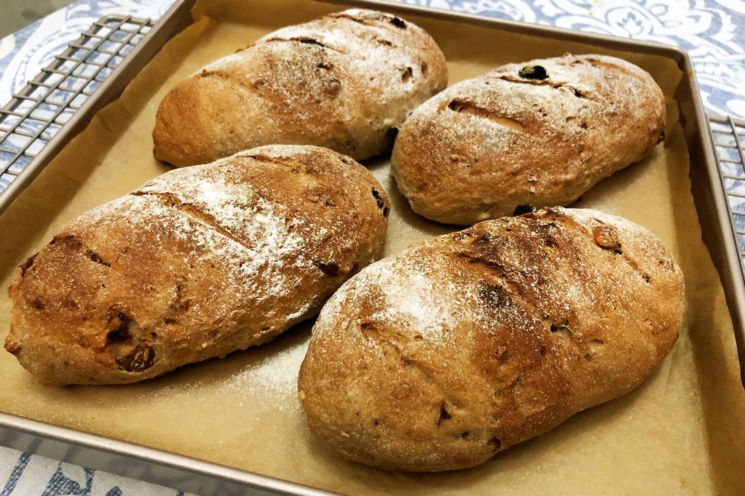 全麦葡萄干面包