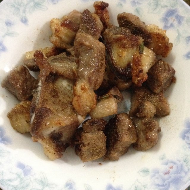 生烤羊肉串
