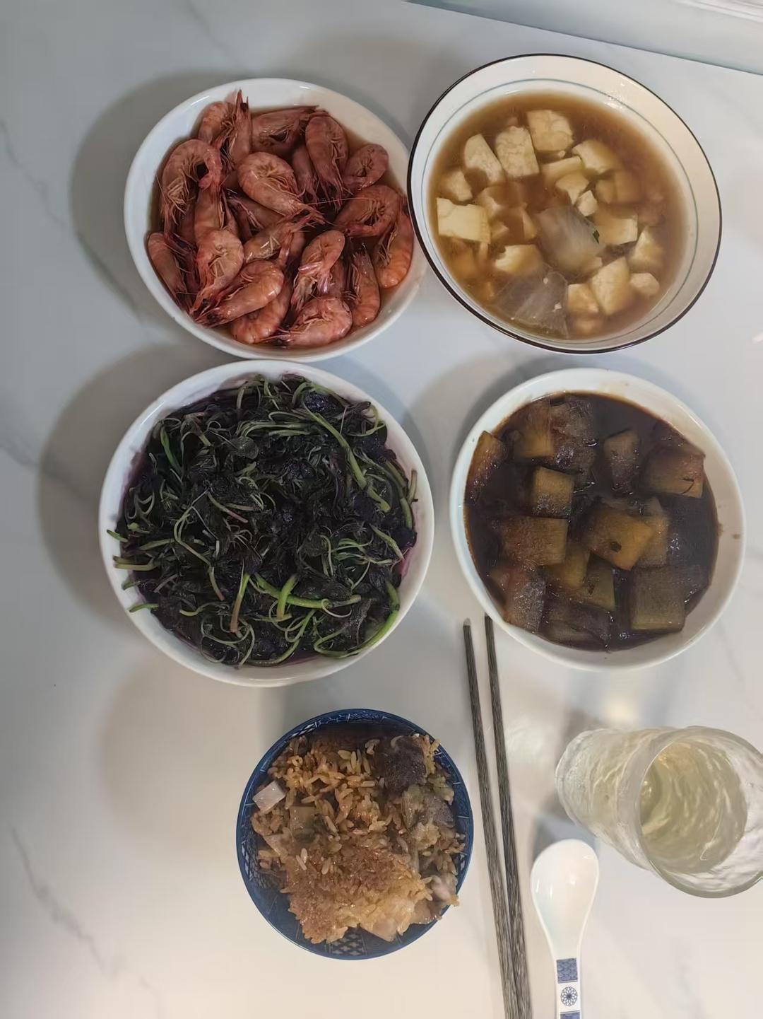 把我的梦想，化成了灶台上的一天又一天。