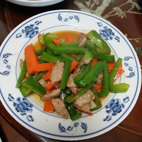 胡萝卜青椒炒肉片