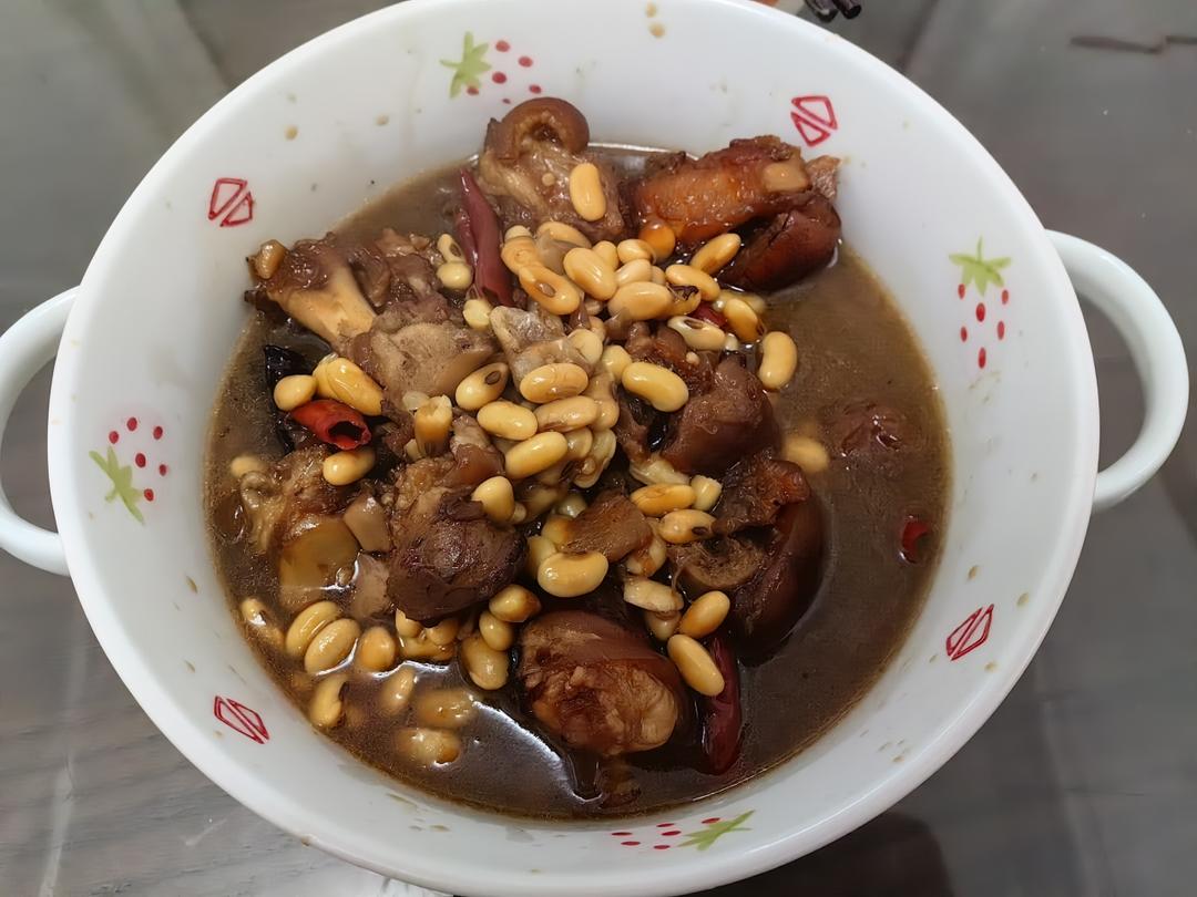 流口水的黄豆炖猪蹄
