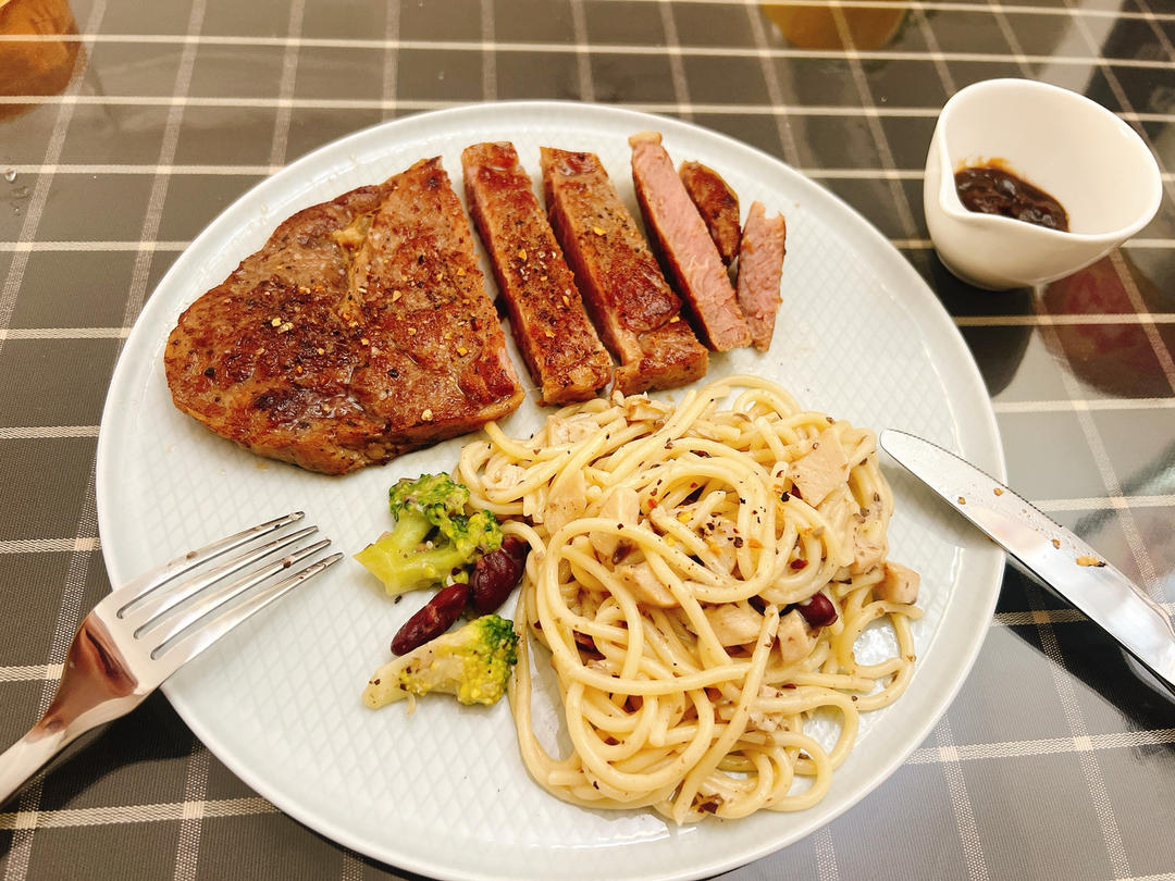 黑椒牛排（配酱汁做法）