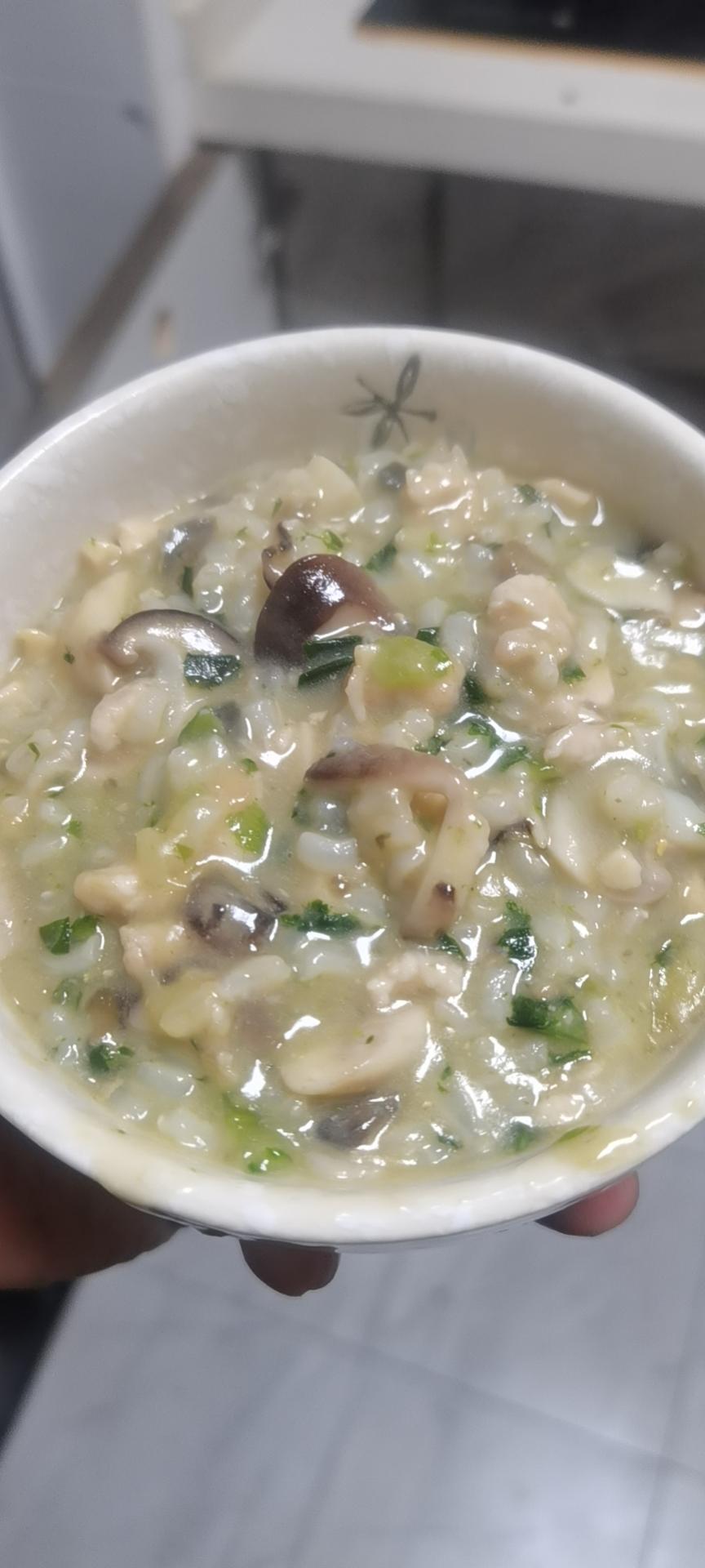 妈妈👩教我做的皮蛋瘦肉粥🥣简单快捷美味😋