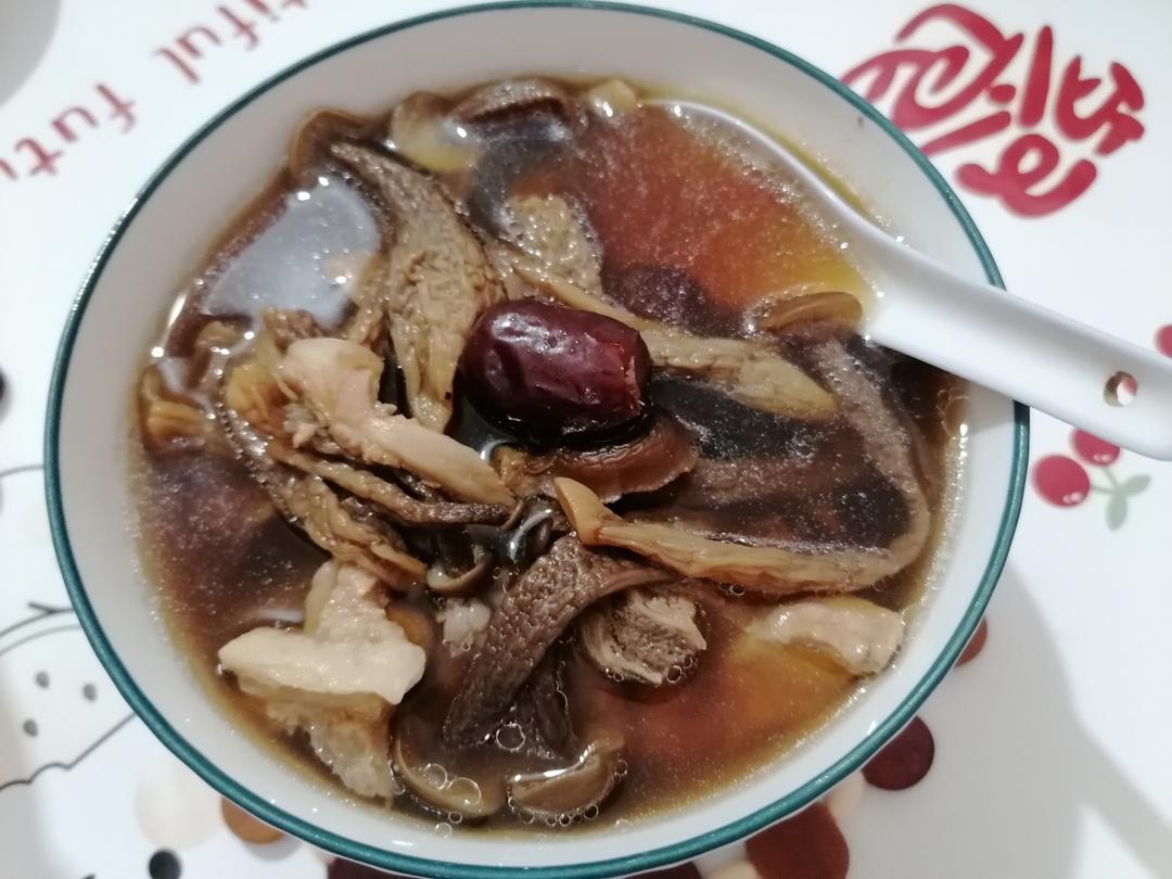 鹿茸菇排骨汤
