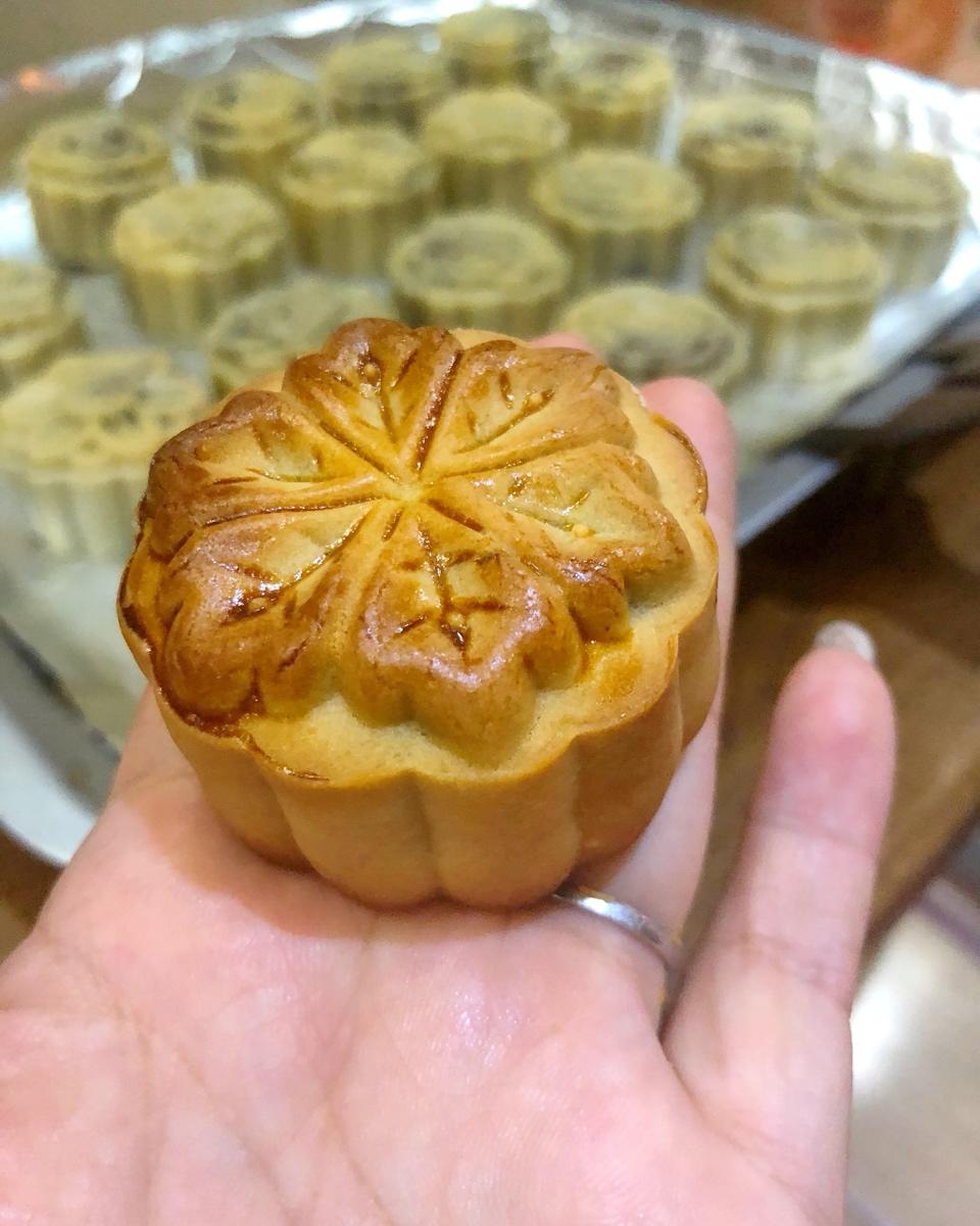广式月饼—蛋黄莲蓉月饼