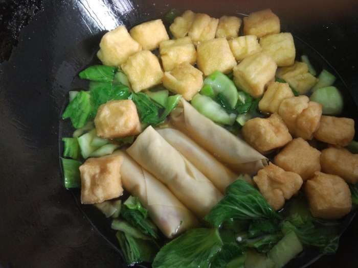 青菜油豆腐面结汤的做法 步骤5