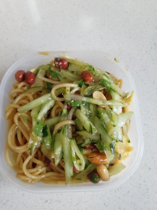 超简单的酸辣凉拌面