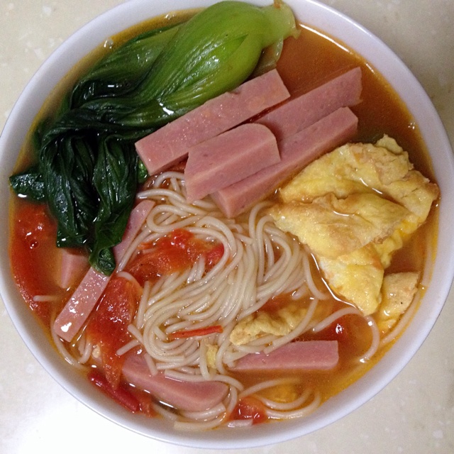 鹿溪西做的西红柿鸡蛋面