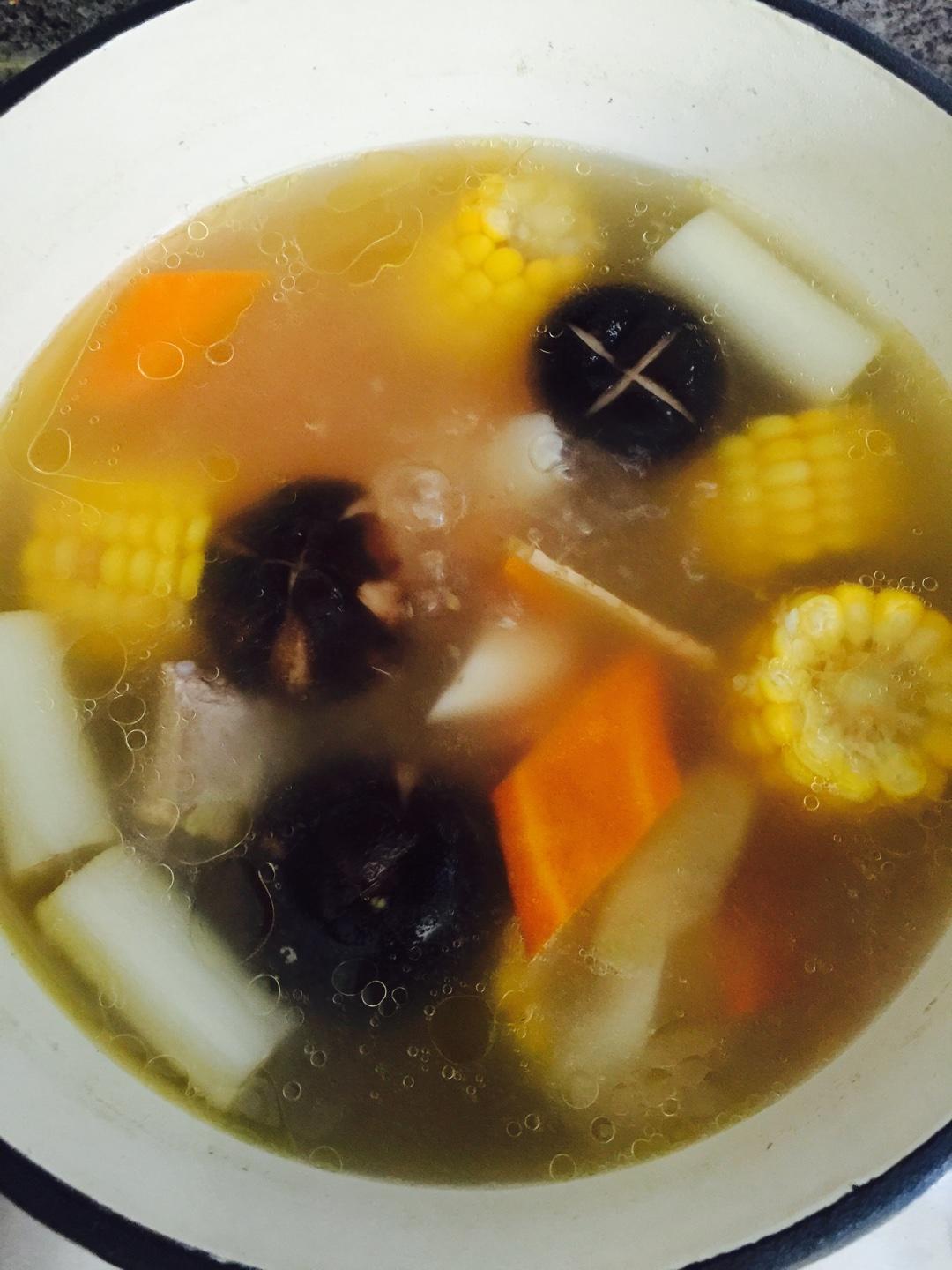 德琅厨房—玉米排骨汤的做法