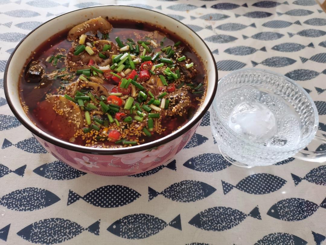 家常麻辣烫就这样做好吃又过瘾