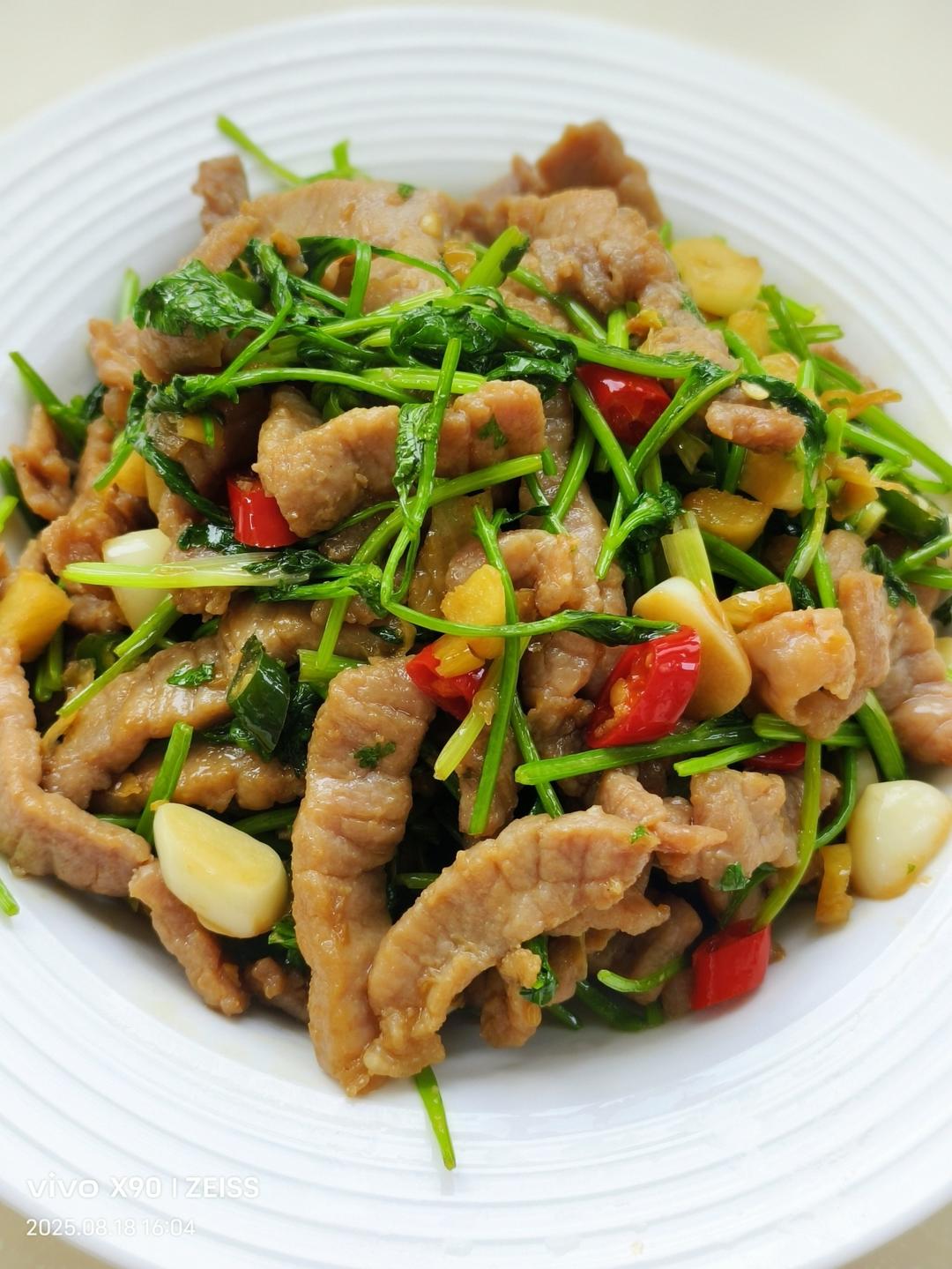 小炒黄牛肉，肉嫩味香！太好吃了简直是米饭杀手！