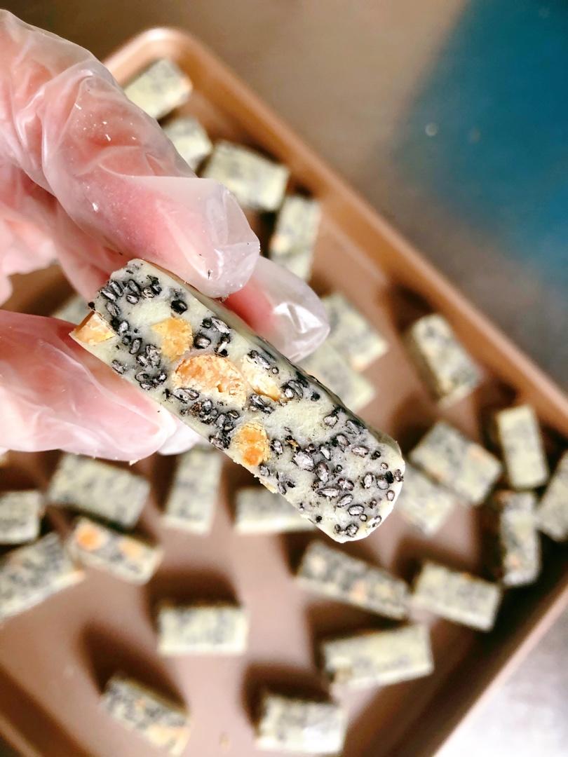 黑芝麻花生牛轧糖
