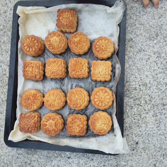 广式月饼——蛋黄莲蓉月饼