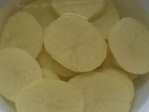 香煎土豆片（简单好吃）的做法 步骤1