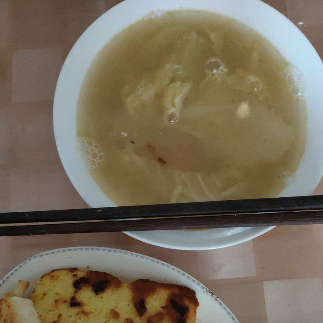快手汤｜大白菜鸡蛋粉丝汤
