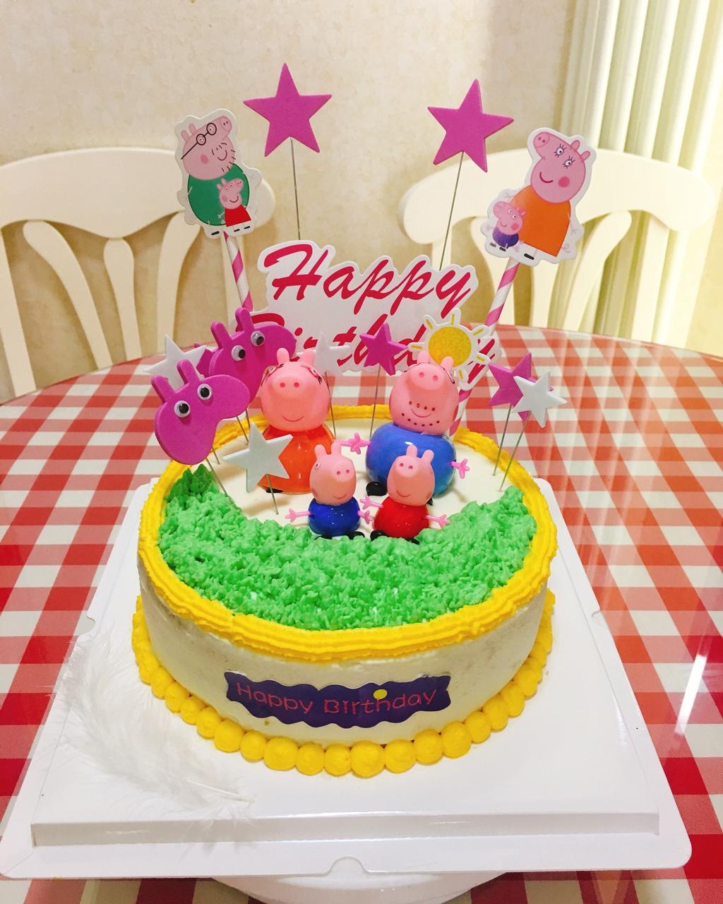 小猪佩奇奶油生日蛋糕