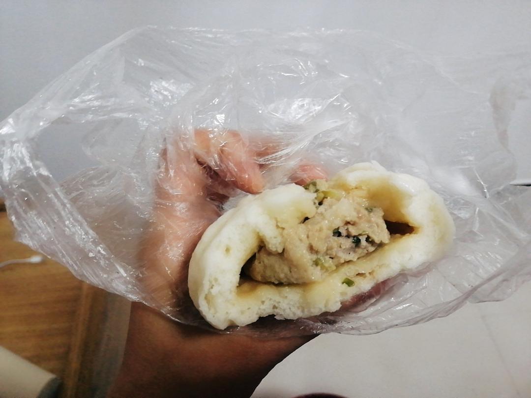 松软多汁的肉包子