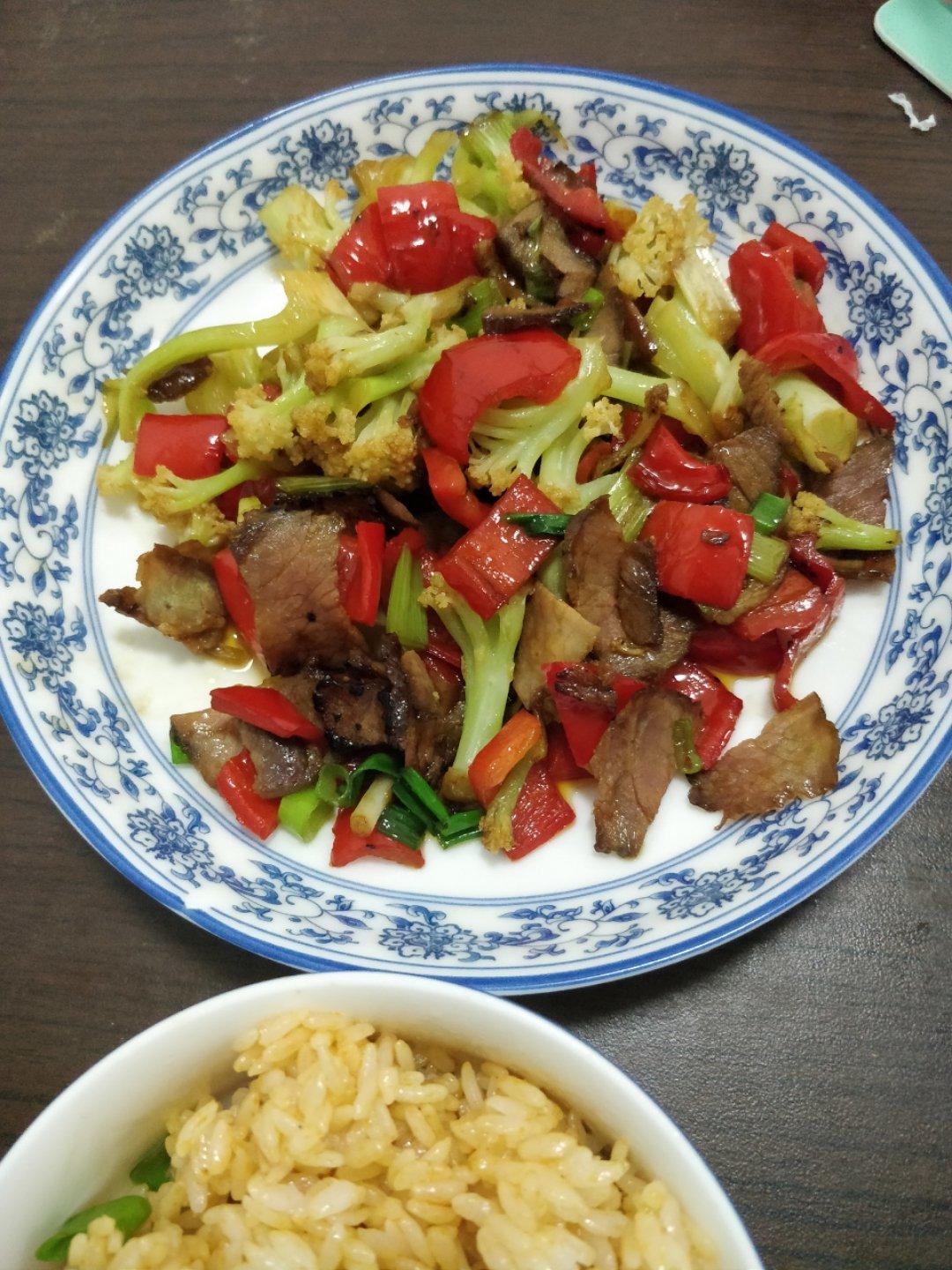 老腊肉炒有机花菜