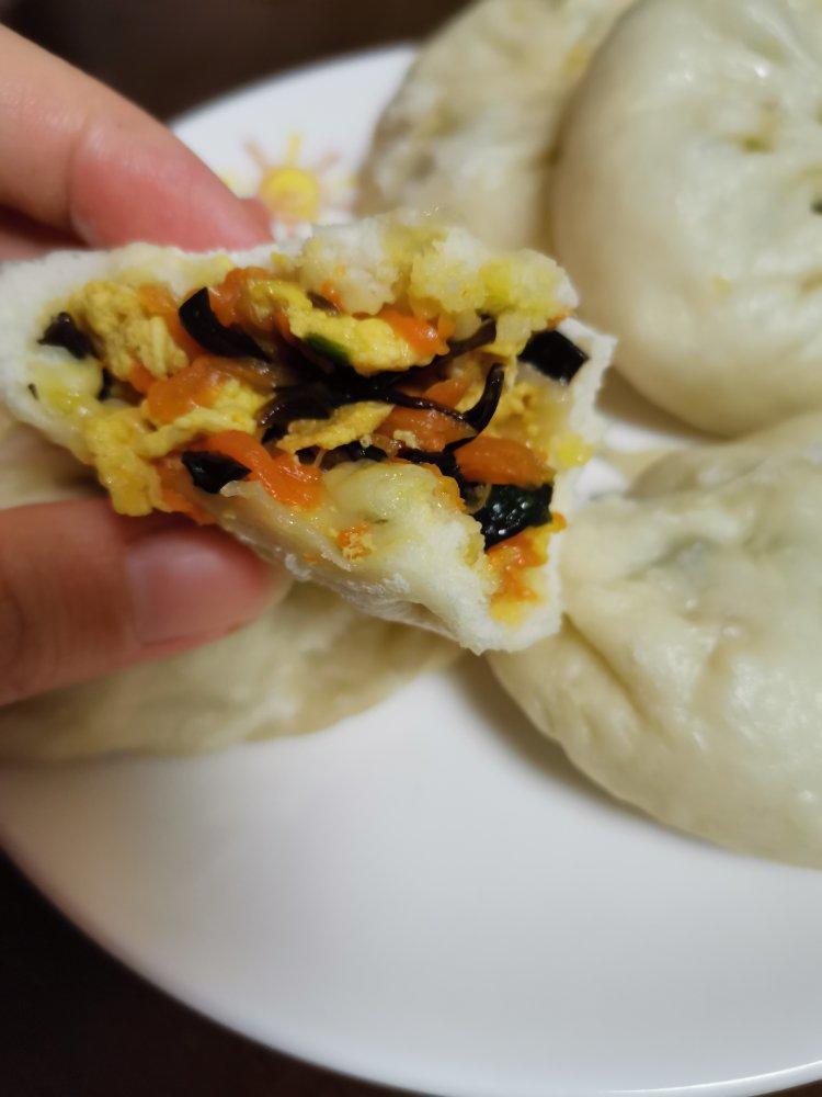 胡萝卜木耳鸡蛋素包子