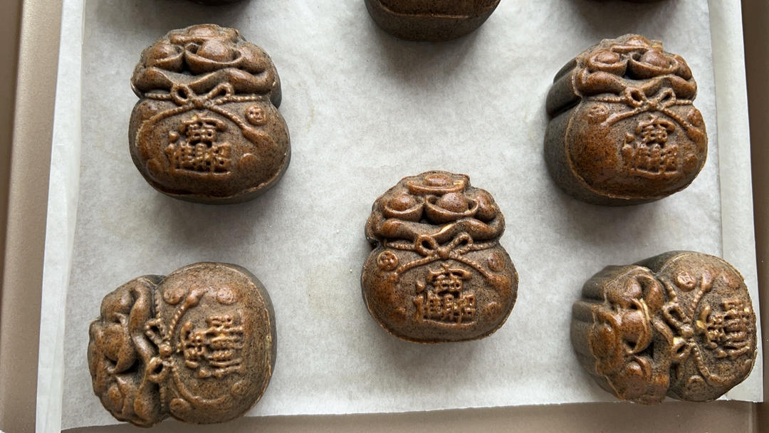 网红黑金广式蛋黄月饼