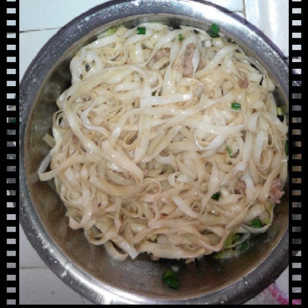 葱爆面—就是汪涵在天天向上里面做的那个啦