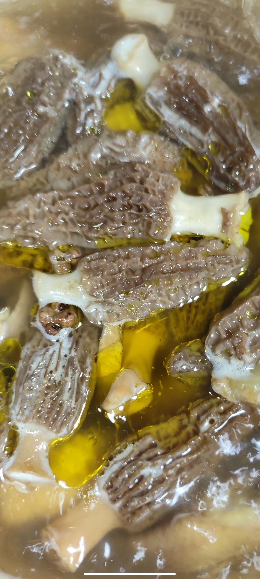 羊肚菌炖鸡汤（超详细攻略）