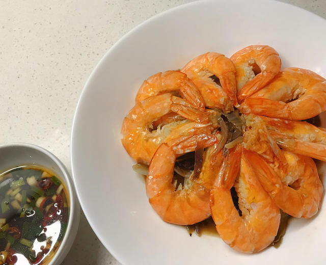 (不加一滴水的)白灼虾(基围虾、滑皮虾) 配 自制蘸料
by wqy的做法