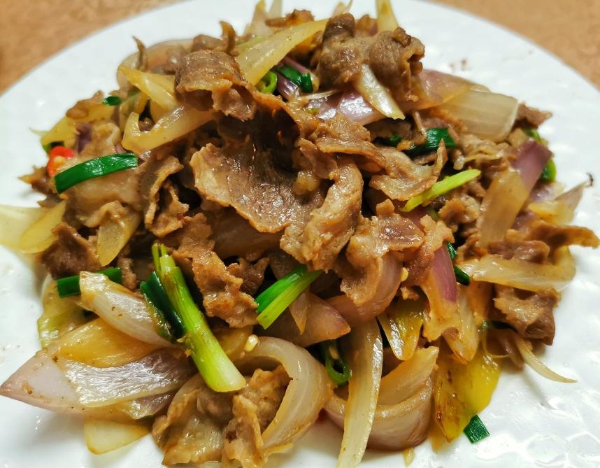 子姜洋葱炒牛肉卷