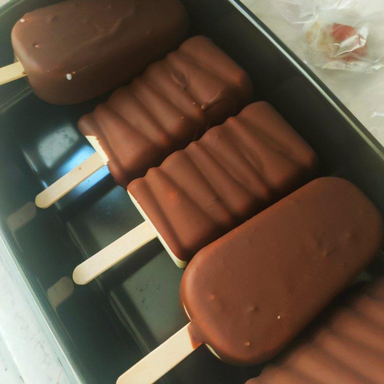 雪糕巧克力脆皮.梦龙脆皮 by pink-rabbit