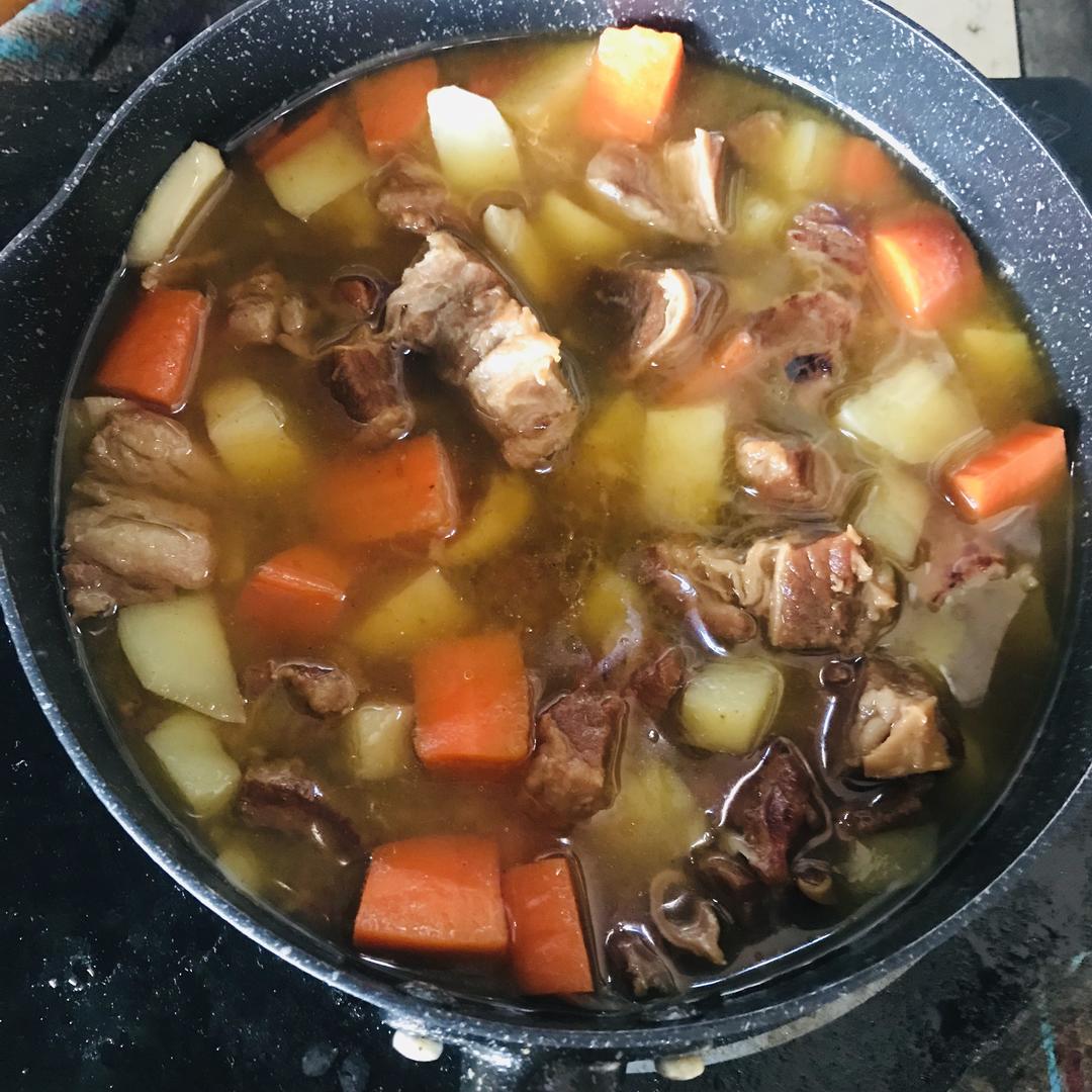 土豆胡萝卜炖牛腩