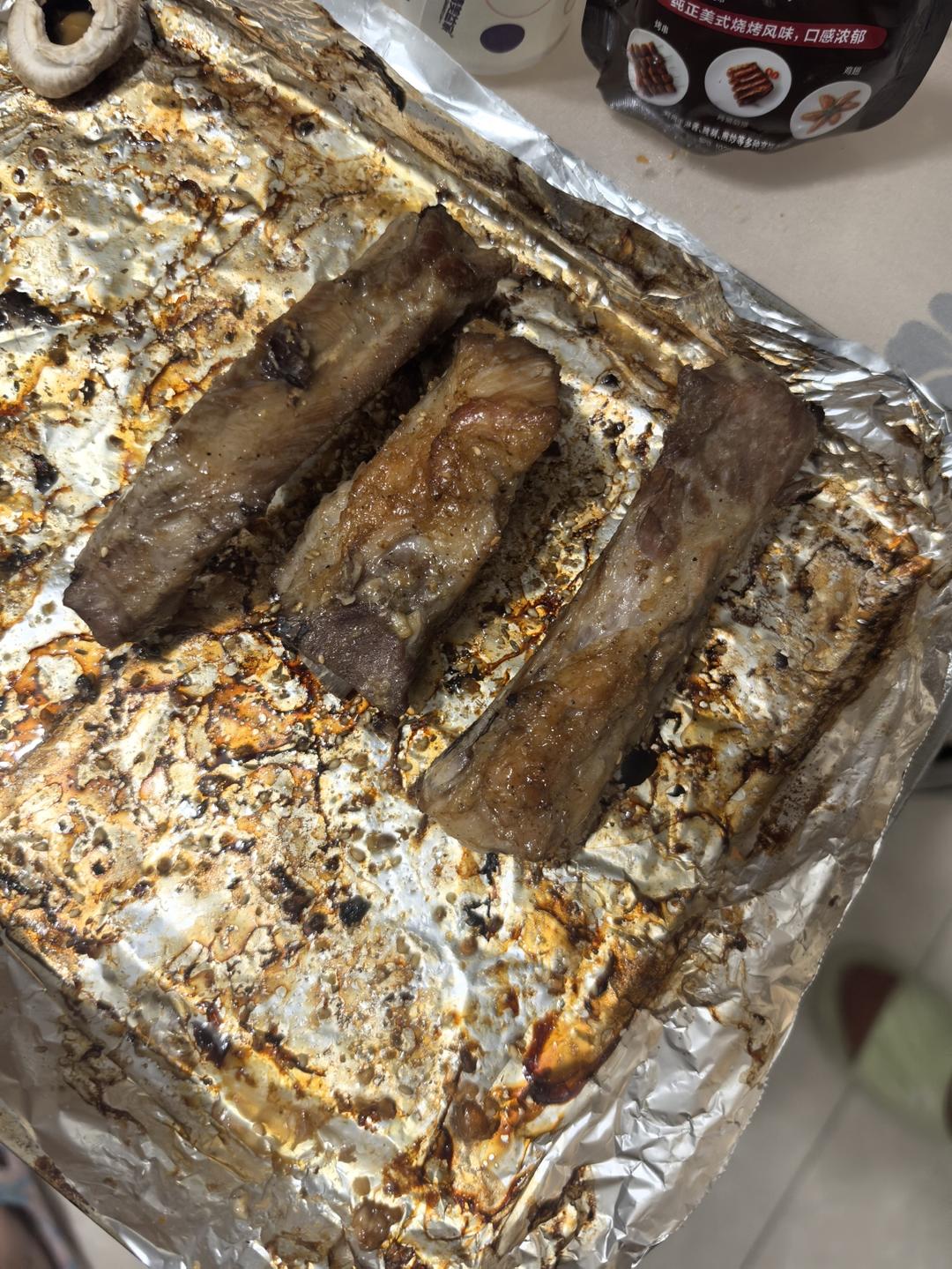 外焦里嫩！好吃到舔手指的蒜香烤排骨