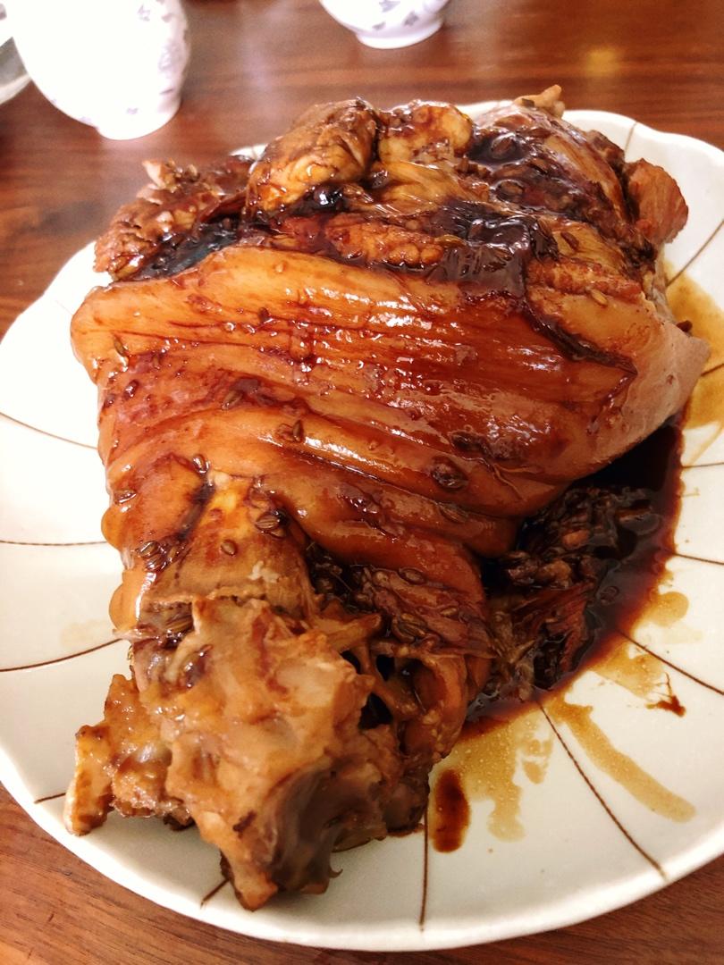 面包屑小姐做的曼食慢语秘制东坡肘子