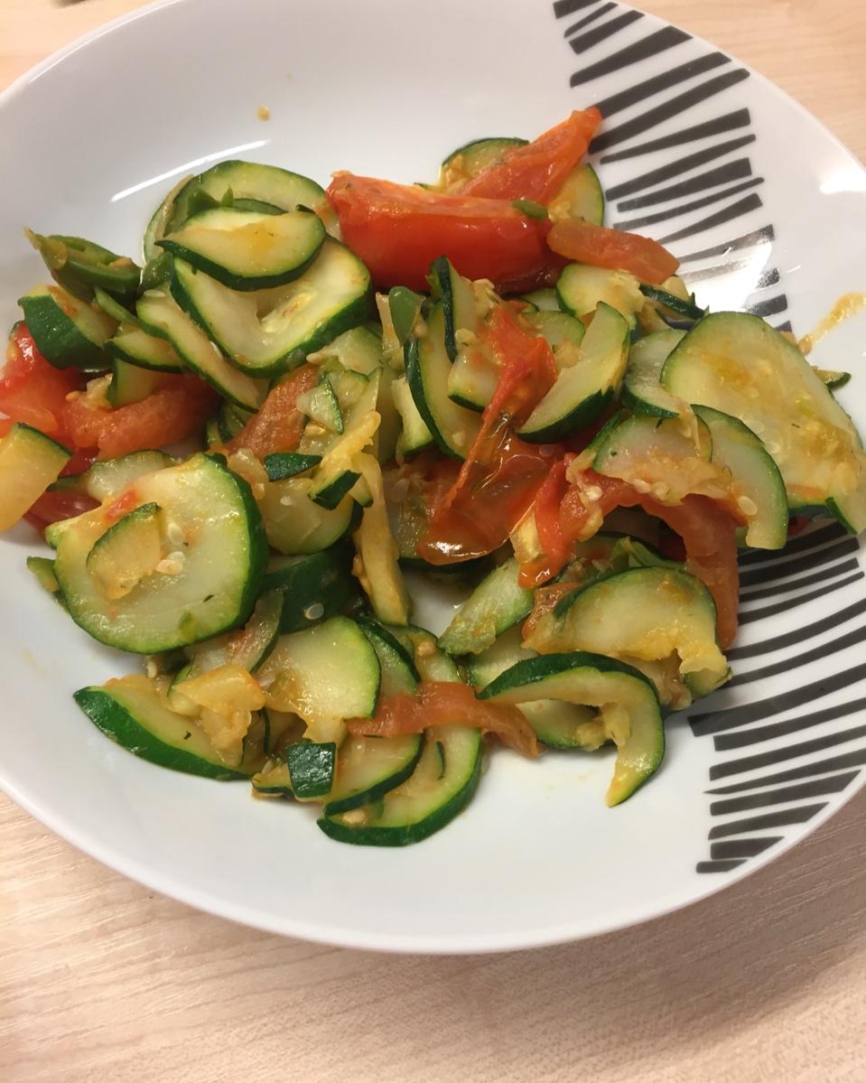 西红柿炒西葫芦