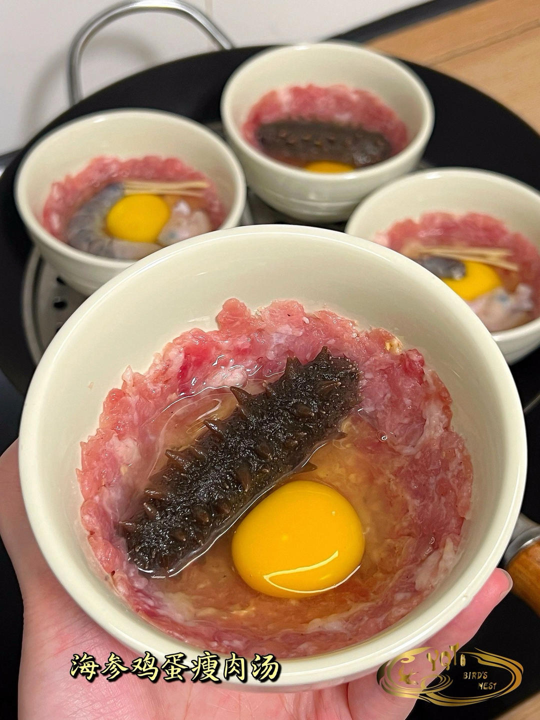 👍🏻这就是被央视点名的？
今天来试试据说被央视点名了的——海参鸡蛋肉汤！！
两碗加了海参，两碗加了虾仁
🍲汤美味好喝🤤…的做法