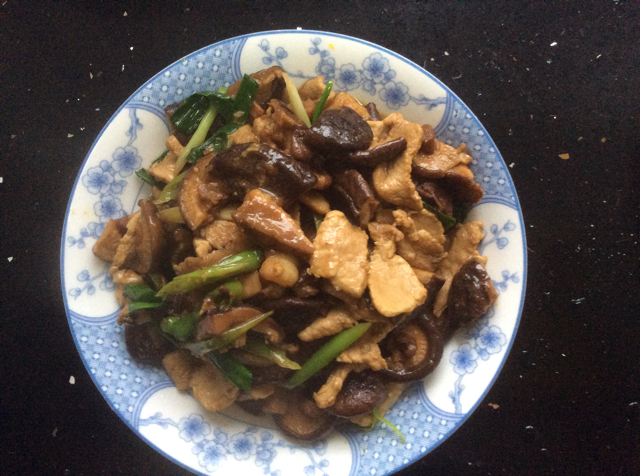 青椒炒香菇