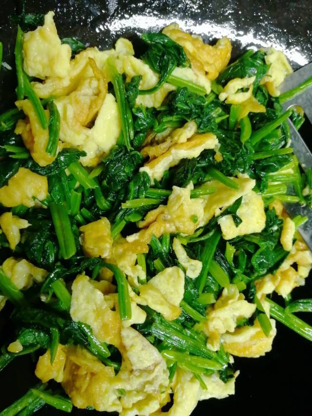 菠菜炒鸡蛋（味道香喷的秘诀）