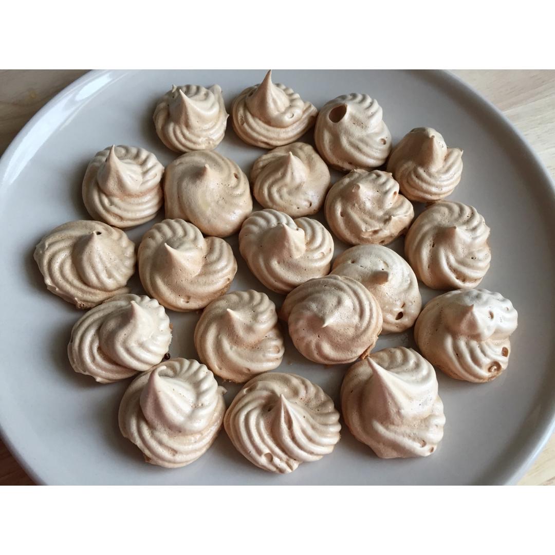 米来修做的蛋白霜饼干