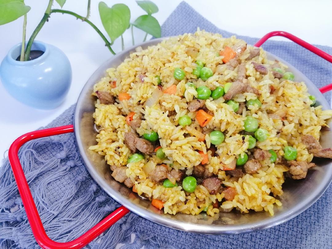 咖喱牛肉炒饭的做法