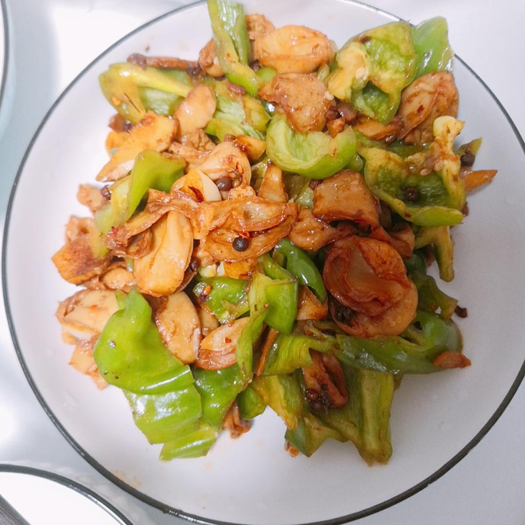 🔥干煸肥肠这样做，实在是太香了，好吃到停不下来😄