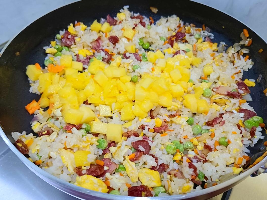 培根菠蘿炒飯的做法 步驟6