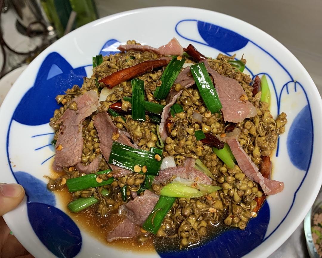 春天来了，云南人就可以吃棠梨花🌼“爆炒棠梨花”的做法