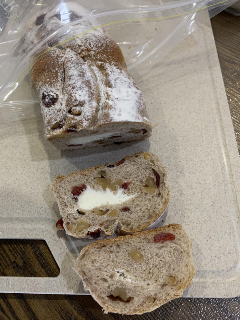 全麦蔓越莓核桃软欧包