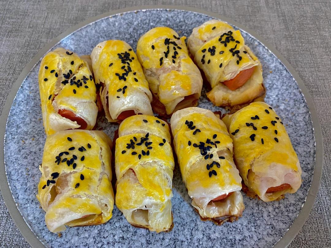 香肠酥皮卷：手抓饼皮还能这样吃，不用和面快速搞定早餐