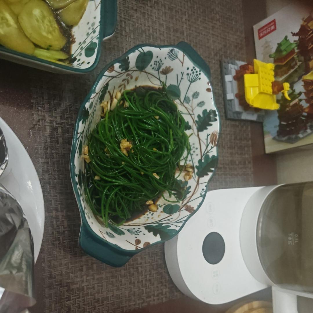 绿脆绿脆的凉拌沙葱