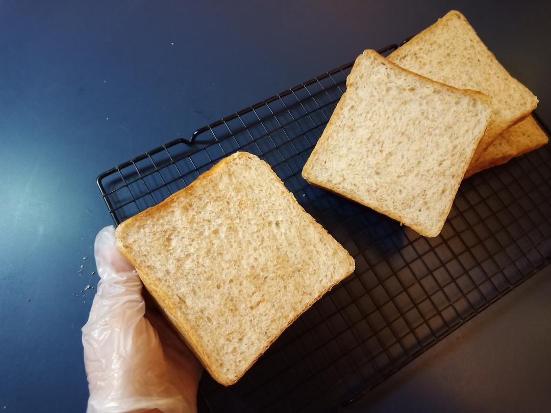 30%全麦烫种吐司（个人纪录用）的做法