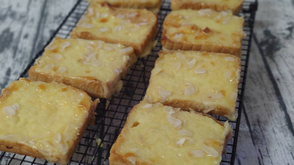 零失败快手岩烧乳酪(熔岩吐司)十分钟网红早餐，好吃哭